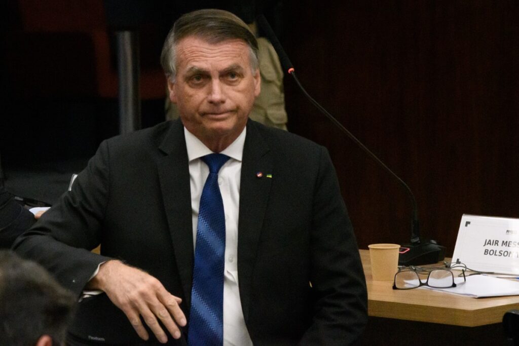 bolsonaro-e-internado-em-brasilia-para-bateria-de-exames-neste-sabado