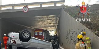 carro-de-idosa-de-80-anos-capota-e-despenca-de-tesourinha-na-102-sul