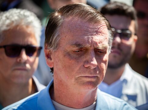 com-vomitos-e-solucos,-bolsonaro-passa-por-exames-em-hospital-do-df