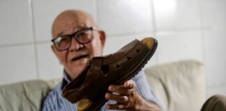 conheca-sapateiro-da-elite-baiana-que-ja-fez-sapatos-ate-para-o-papa