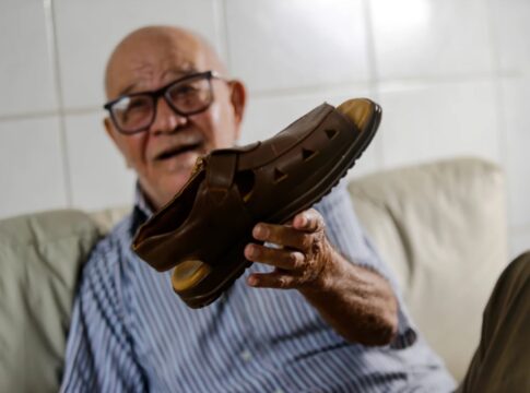 conheca-sapateiro-da-elite-baiana-que-ja-fez-sapatos-ate-para-o-papa