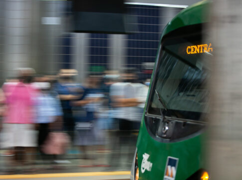 principio-de-incendio-assusta-passageiros-e-trem-do-metro-e-evacuado