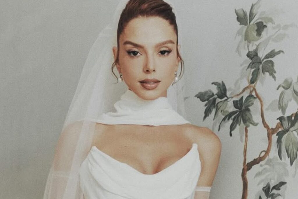 giovanna-lancellotti-mostra-vestido-do-casamento-com-gabriel-david