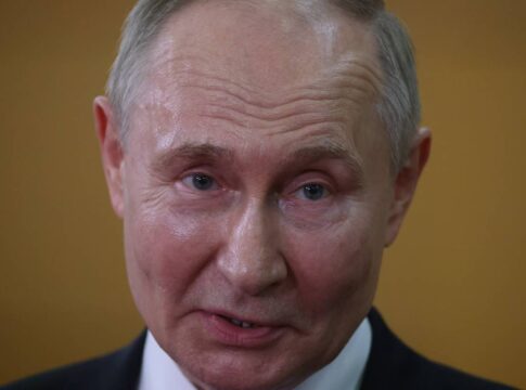 ministro-iraniano-anuncia-reuniao-com-putin-apos-ataques-dos-eua