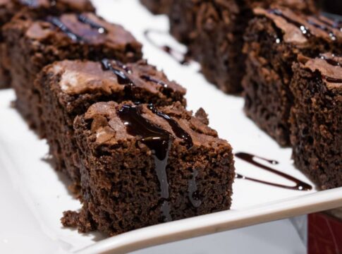 faca-em-casa-brownie-saudavel-sem-farinha-branca-que-fica-uma-delicia