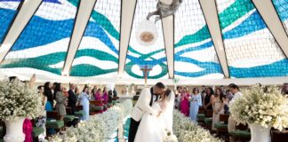 larissa-borges-e-ryan-ashe-trocam-aliancas-na-catedral-de-brasilia