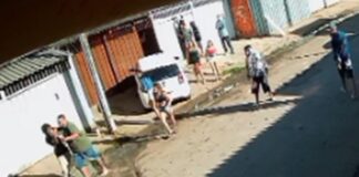 video:-homem-tenta-matar-ex-namorada-a-facadas-apos-discussao