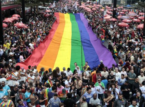 parada-lgbt+-de-sp-discute-o-envelhecimento-em-meio-a-festa-e-reflexao