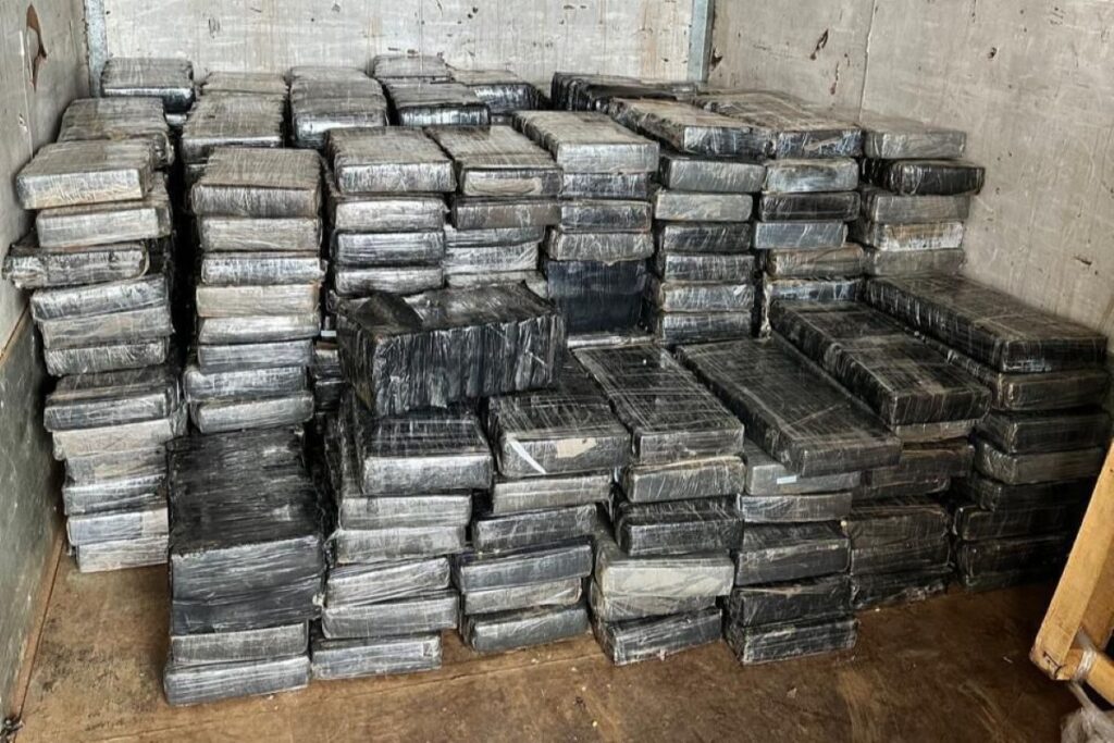 caminhoneiro-e-preso-com-3-toneladas-de-maconha-na-raposo-tavares