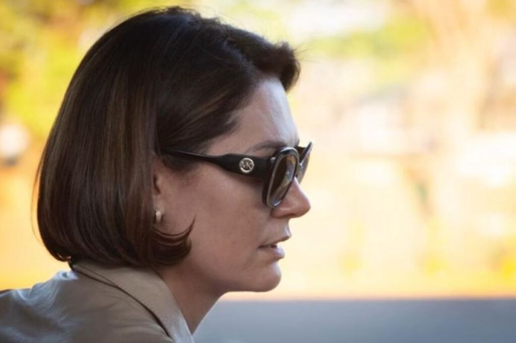 o-que-michelle-bolsonaro-acha-da-candidatura-de-carlos-por-sc