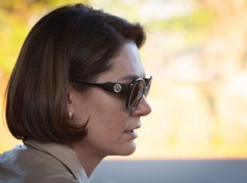 o-que-michelle-bolsonaro-acha-da-candidatura-de-carlos-por-sc