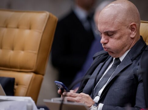 moraes-acha-que-bolsonaro-acabou-com-a-vida-dele,-diz-cid-em-mensagem