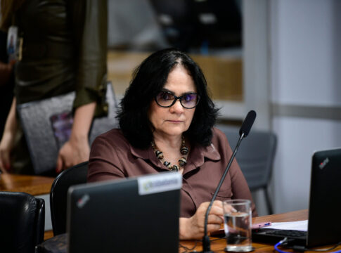 o-alerta-de-damares-a-bolsonaristas-que-negociam-com-ciro-para-2026