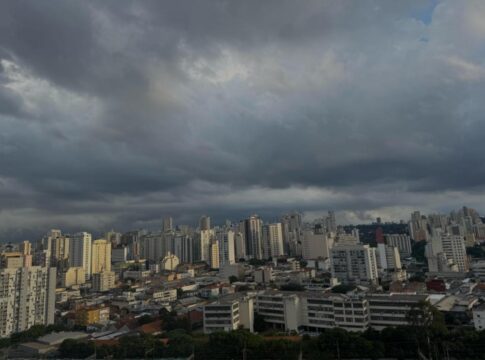 inmet-coloca-sp-em-duplo-alerta:-queda-de-temperatura-e-chuvas-fortes