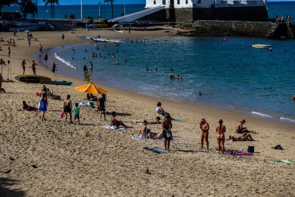 corpo-boiando-em-praia:-homem-teria-fugido-de-linchamento-apos-estupro