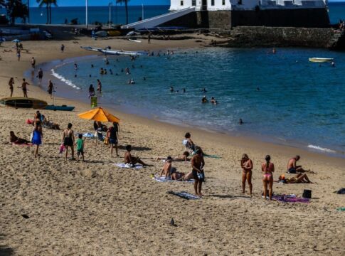 corpo-boiando-em-praia:-homem-teria-fugido-de-linchamento-apos-estupro