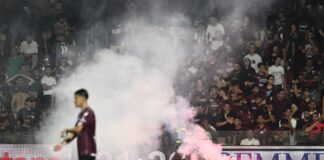 sampdoria-evita-queda-para-3a-divisao-em-jogo-marcado-por-caos