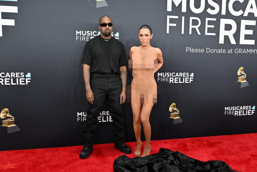 esposa-de-kanye-west,-bianca-censori-volta-a-causar-com-seminudez