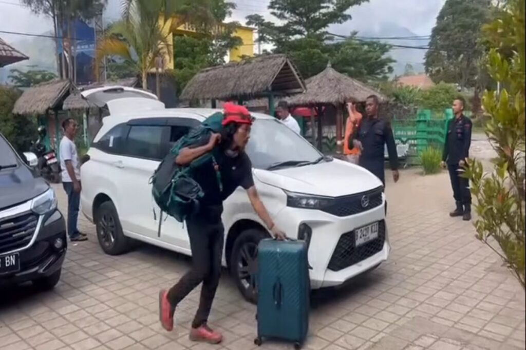 alpinistas-buscam-por-brasileira-que-caiu-em-vulcao-da-indonesia
