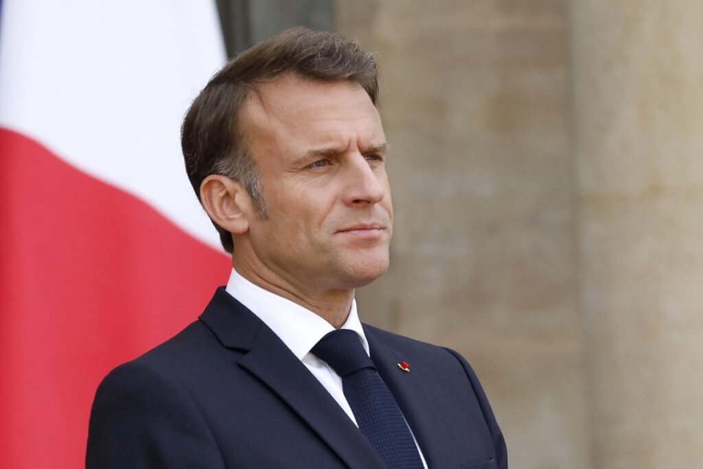 “essa-espiral-de-caos-precisa-acabar”,-cobra-macron-apos-ataque-do-ira