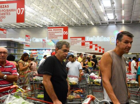 intencao-de-consumo-das-familias-registra-alta-de-0,5%-em-junho
