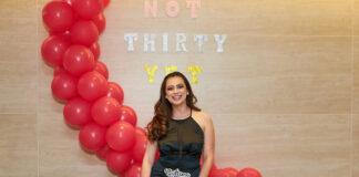 noite-de-pizza:-amanda-faviero-celebra-29-anos-cercada-de-familiares