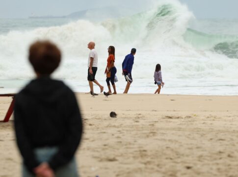 temperatura-cai-no-rio,-com-ventania-e-mar-de-ressaca
