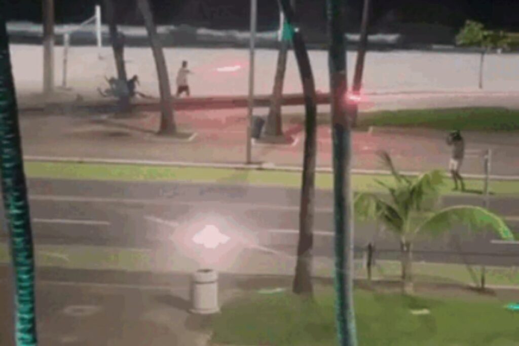 video:-guerra-de-rojao-assusta-moradores-e-turistas-em-maceio