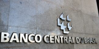 bc-diz-que-selic-deve-ser-mantida-em-15%-por-periodo-prolongado