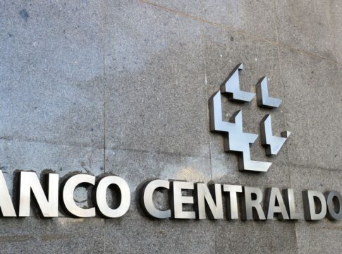bc-diz-que-selic-deve-ser-mantida-em-15%-por-periodo-prolongado