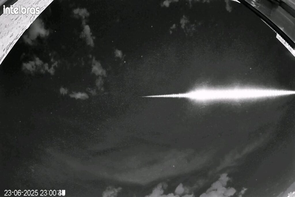 video:-camera-flagra-fenomeno-astronomico-raro-no-ceu-de-brasilia