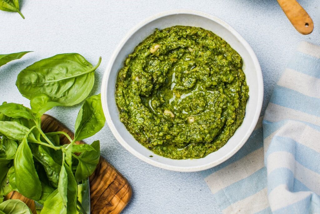 molho-pesto-com-toque-brasileiro:-receita-da-chef-renata-la-porta