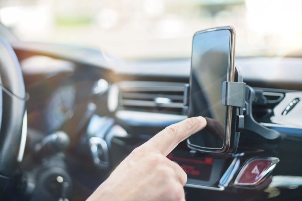 video:-prefeito-de-goiania-flexibiliza-uso-de-celular-por-motoristas