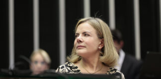 gleisi-diz-que-derrubada-do-decreto-do-iof-pode-afetar-emendas