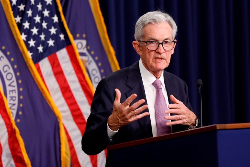 eua:-no-senado,-powell-repete-discurso-e-defende-“cautela”-sobre-juros