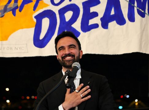 socialista-muculmano-vence-primarias-e-pode-ser-prefeito-de-nova-york