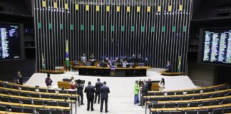 camara-conclui-votacao-e-aprova-aumento-de-deputados-federais-para-531