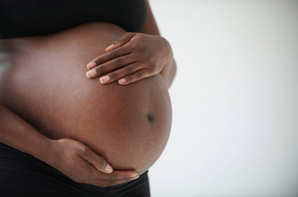 df-pode-instituir-politica-contra-o-racismo-obstetrico.-entenda