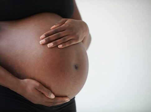 df-pode-instituir-politica-contra-o-racismo-obstetrico.-entenda
