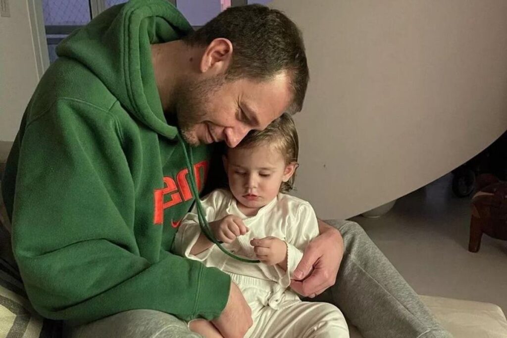 tiago-leifert-diz-que-filha-esta-passando-por-fase-dificil:-“terrivel”