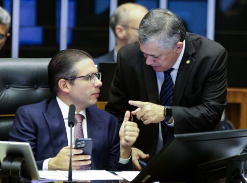 congresso-protege-os-ricos,-despreza-os-pobres-e-empareda-lula