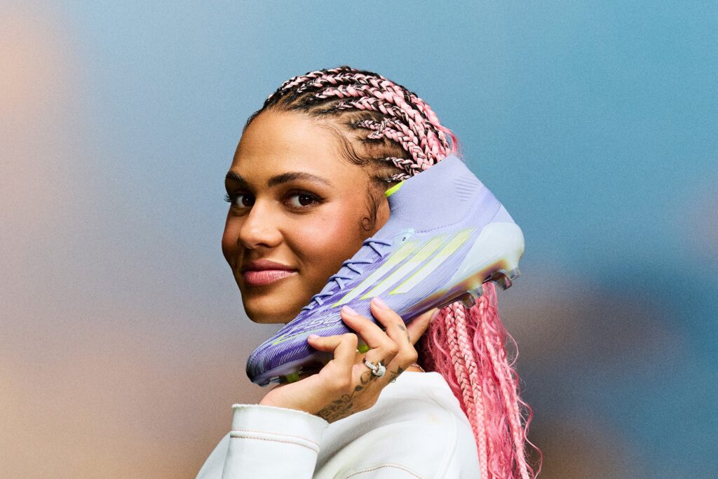 adidas-desenvolve-chuteira-especialmente-para-mulheres-atletas