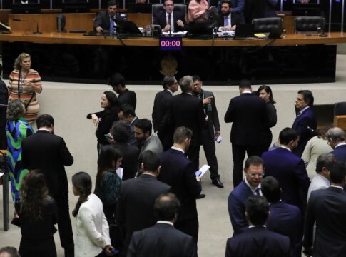 governo-ainda-avalia-se-vai-ao-supremo-por-iof,-diz-agu