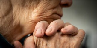 na-velhice,-dependencia-aumenta-o-isolamento-e-afeta-a-saude-mental