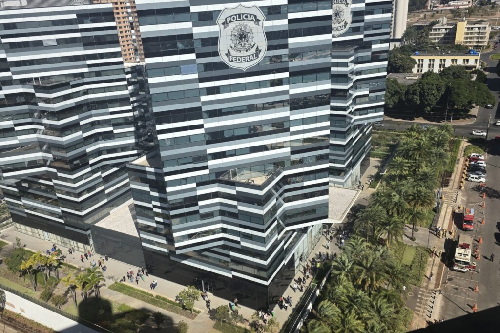 predio-sede-da-policia-federal-e-esvaziado-em-brasilia.-saiba-motivo