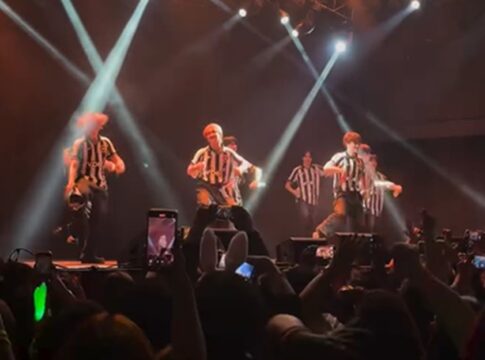 video:-grupo-de-k-pop-faz-show-com-a-camisa-do-botafogo