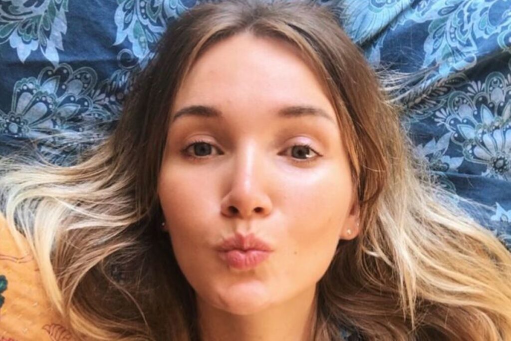 aos-29,-mulher-tem-sintomas-de-cancer-descartados-por-ser-jovem-demais
