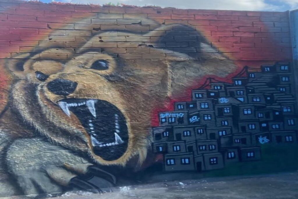 spray-e-sangue:-muro-vira-campo-de-batalha-entre-cv-e-tcp-no-rio