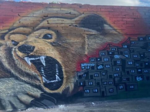 spray-e-sangue:-muro-vira-campo-de-batalha-entre-cv-e-tcp-no-rio