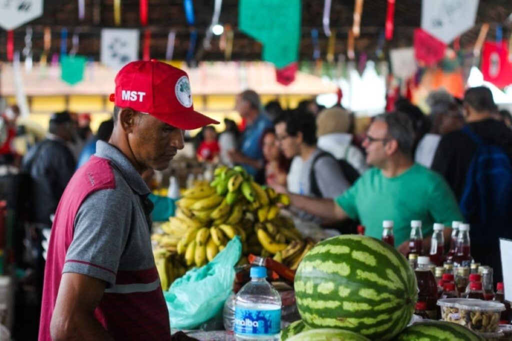 projeto-quer-proibir-compra-de-alimentos-do-mst-pela-prefeitura-de-sp
